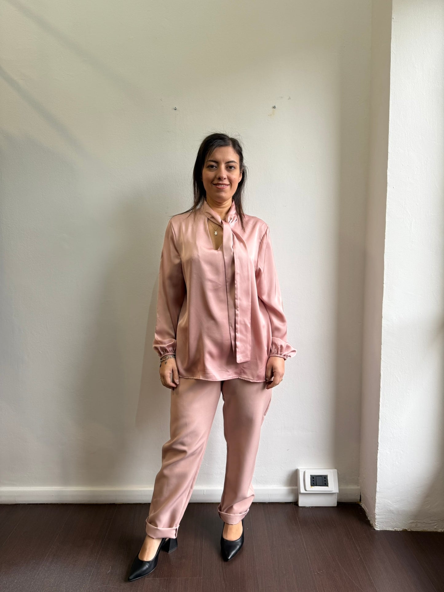 Blusa con fiocco al collo