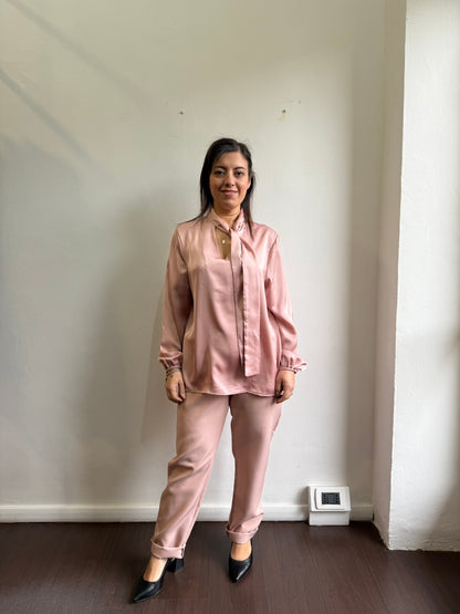 Blusa con fiocco al collo